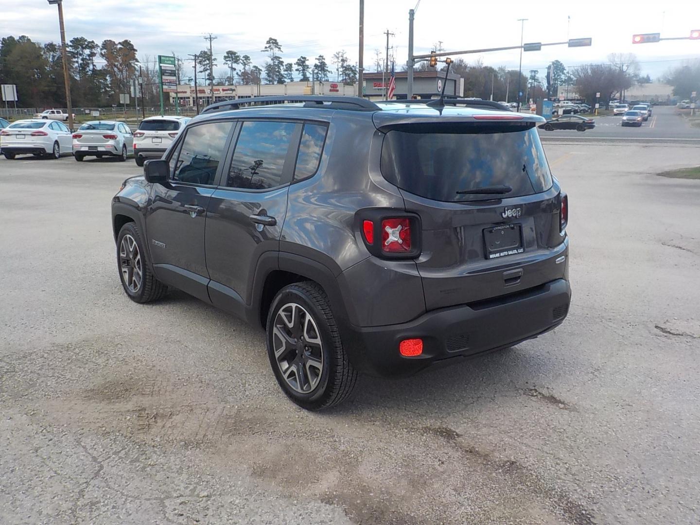 2018 Gray Jeep Renegade Latitude FWD (ZACCJABB8JP) with an 2.4L L4 DOHC 16V engine, 6M transmission, located at 1617 W Church Street, Livingston, TX, 77351, (936) 327-3600, 30.710995, -94.951157 - I love this body on these Renegade's - Photo#5